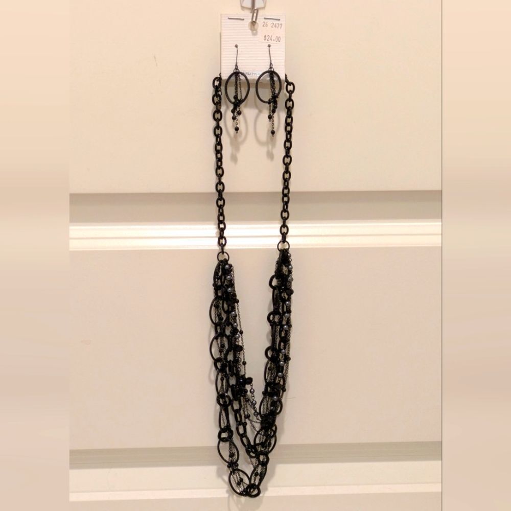 3/$30 NWT 00s Black Metal Necklace and Earring Set with Silver and Jet Beads